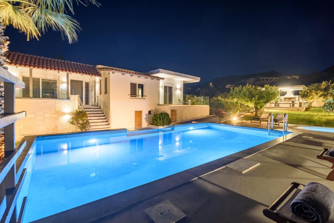 Queen'S Gem Luxury Villa - Heated Jacuzzi & Pool خيرسونِسوس المظهر الخارجي الصورة
