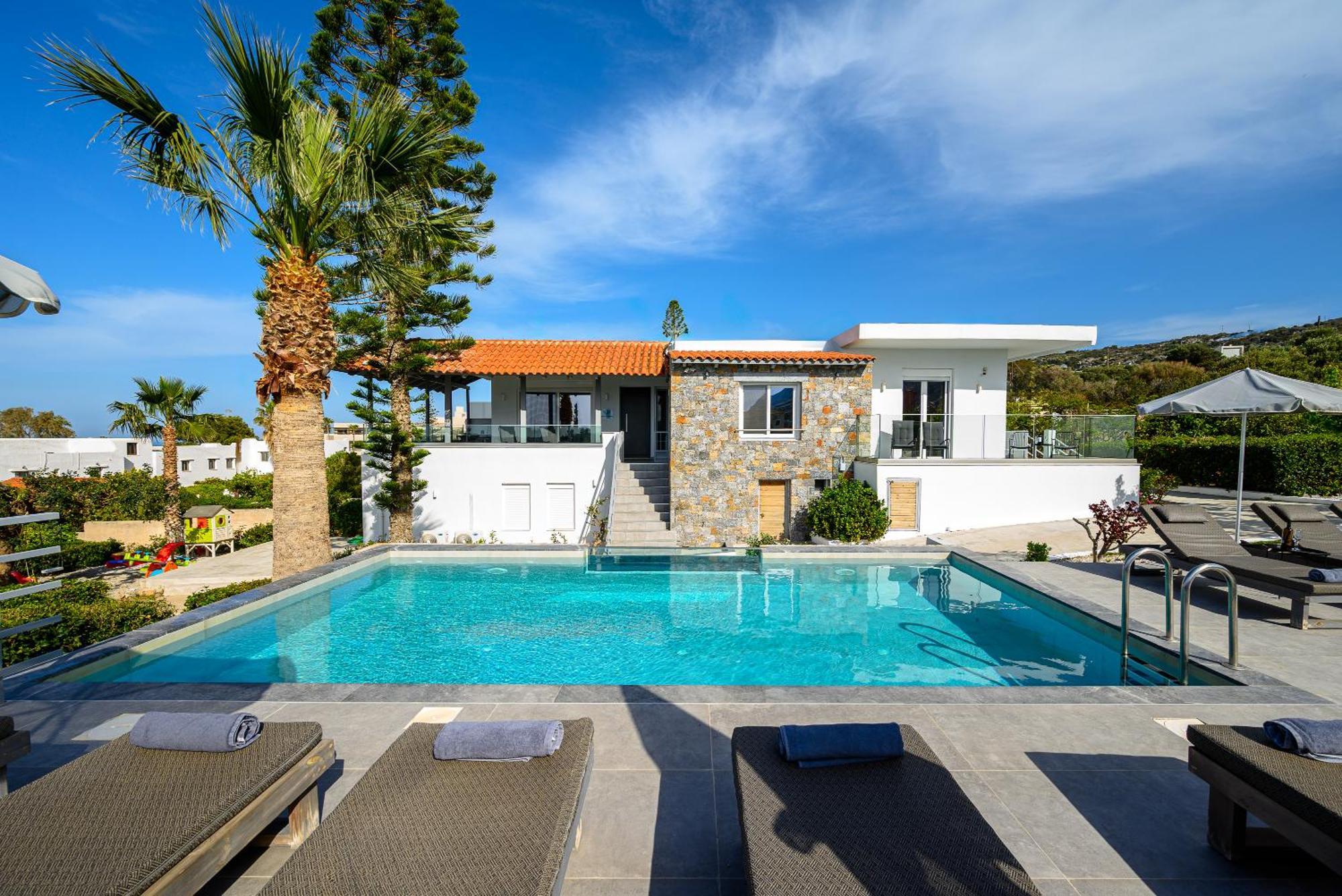 Queen'S Gem Luxury Villa - Heated Jacuzzi & Pool خيرسونِسوس المظهر الخارجي الصورة